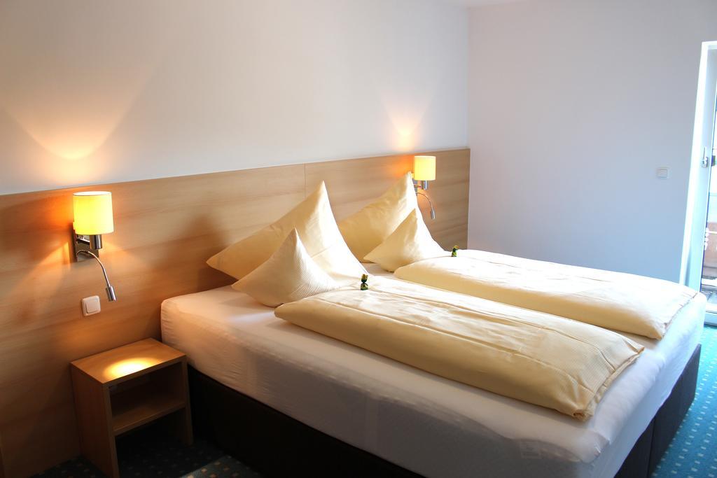 Hotel-Pension Falkensteiner Sankt Gilgen Habitación foto
